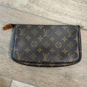 ( SOLD ) Louis Vuitton Pochette Accessories